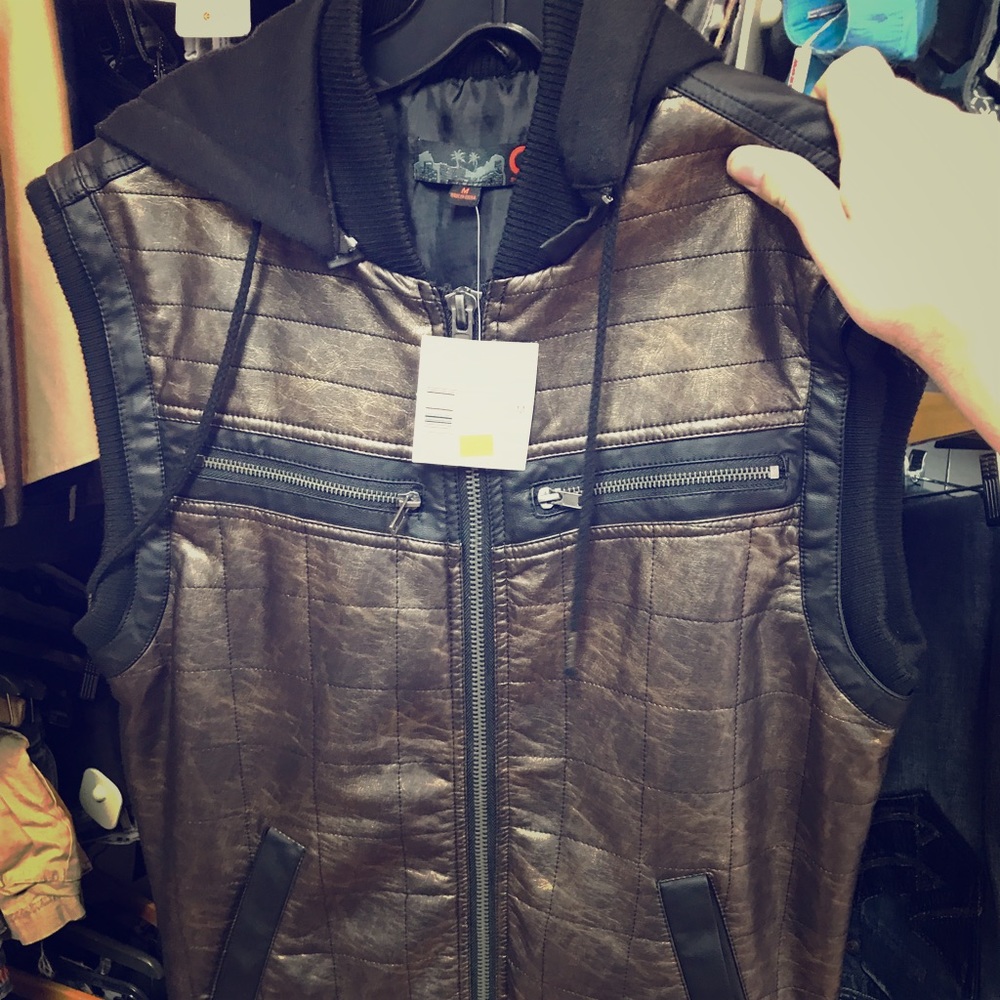 Sleeveless jacket